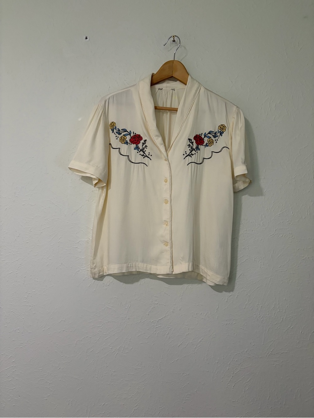 Sendero Provisions Women's Prairie Rose Embroidered Short Sleeve Blouse Size M